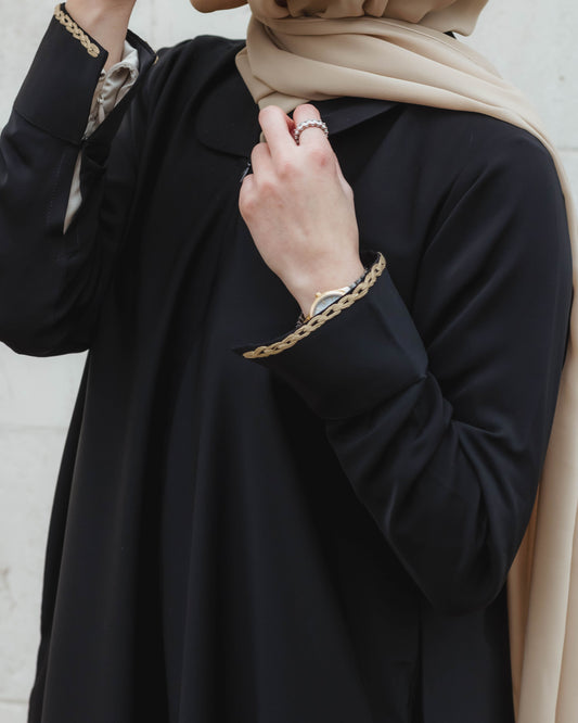 black closed abaya with a concealed zip opening 