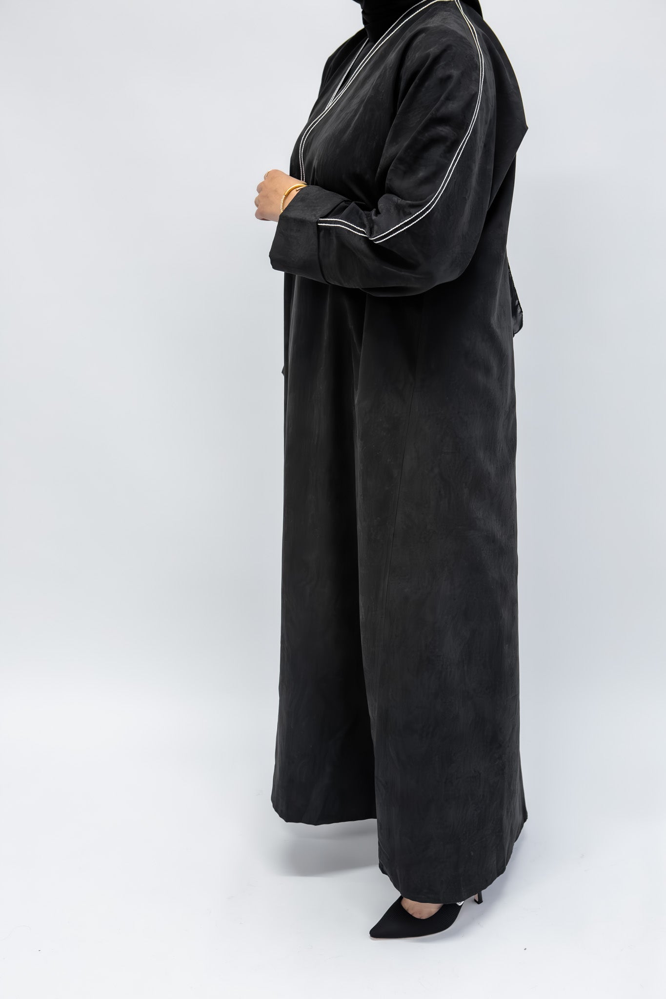 #AW03 | Black Abaya With White Embroidery Melek London