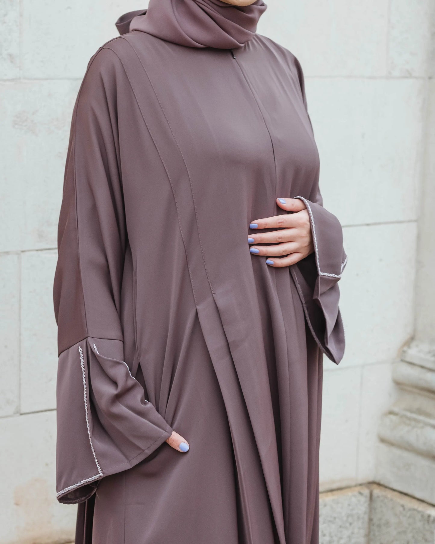 #R2303 | Mauve Abaya With Pleats & Handwork Melek London